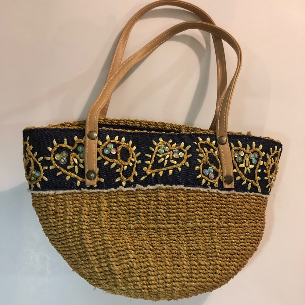 NWOT embroidered Straw Shoulder Bag